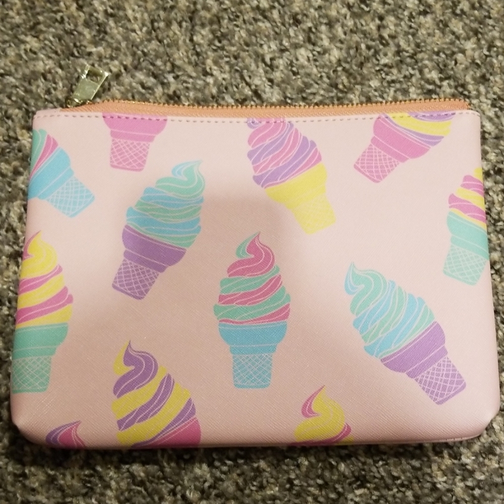 Ice cream clutch